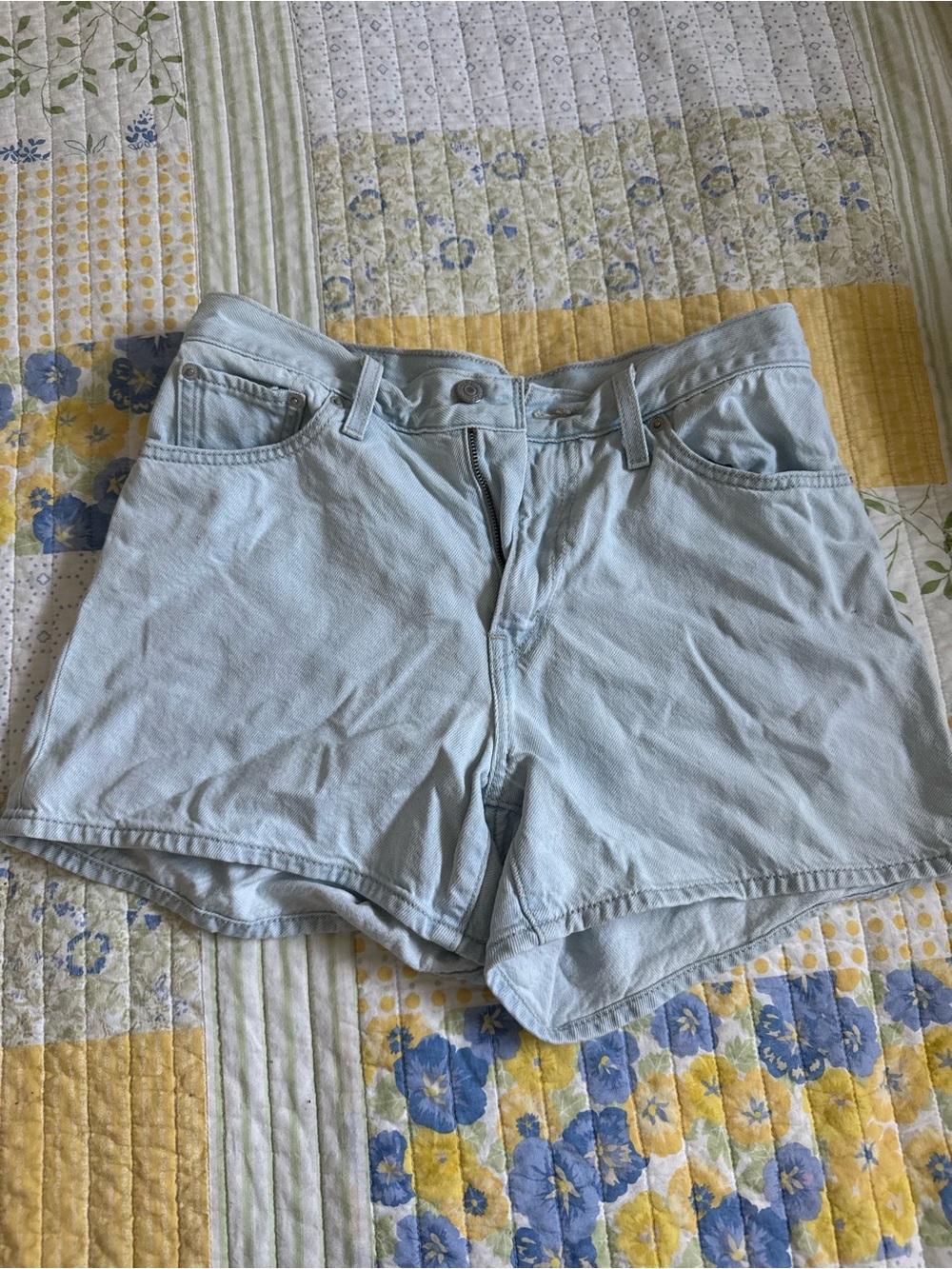 Levi’s 90s Mom Shorts